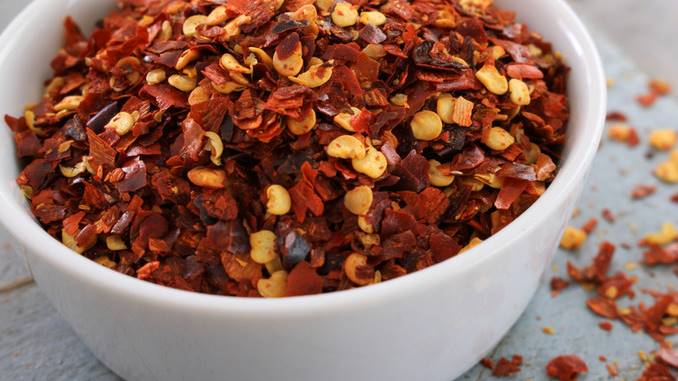 red chili flakes vs red pepper flakes