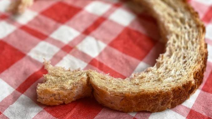 what to do with leftover bread crusts