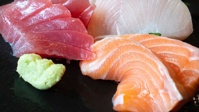why can you eat sashimi raw