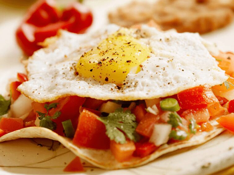 best popular Mexican foods - huevos rancheros (ranch eggs)